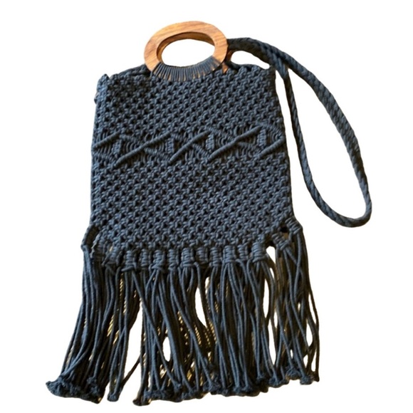Danielle Nicole Macrame crossbody Fringe bag. Black with Wooden handles. - Picture 2 of 8